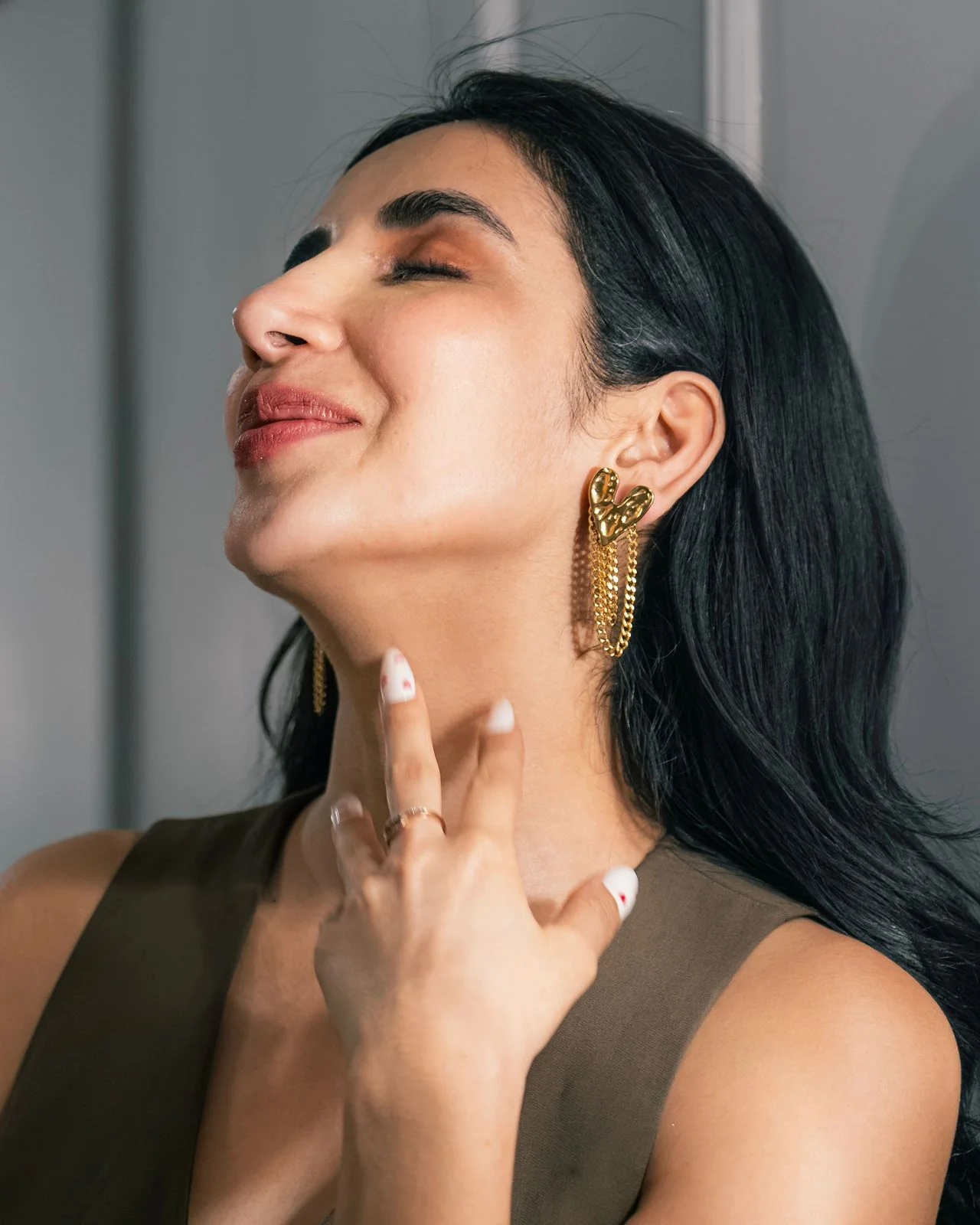 Amore chain drop earrings - Image 5