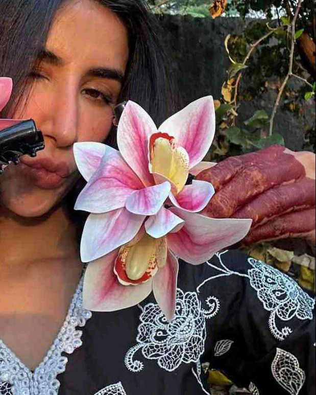 Lily Flower Holiday Clips | Nish Hair - Image 2